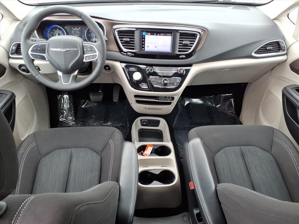 2024 Chrysler Voyager LX