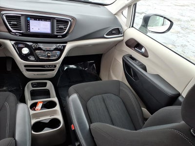 2024 Chrysler Voyager LX