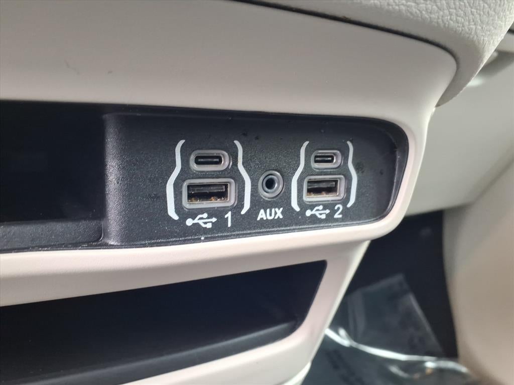 2024 Chrysler Voyager LX