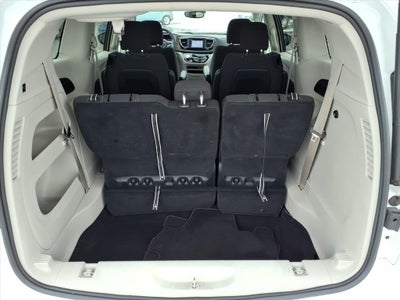 2024 Chrysler Voyager LX