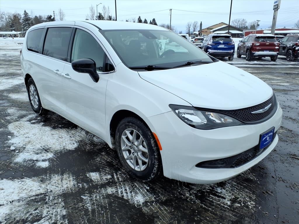 2024 Chrysler Voyager LX